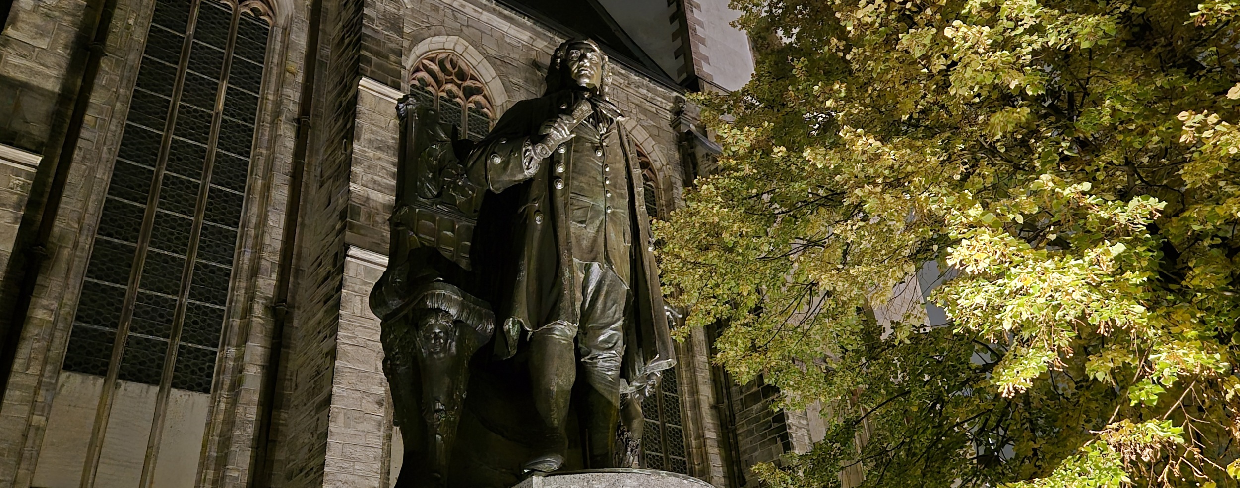 Denkmal von Johann Sebastian Bach vor der Thomaskirche Leipzig